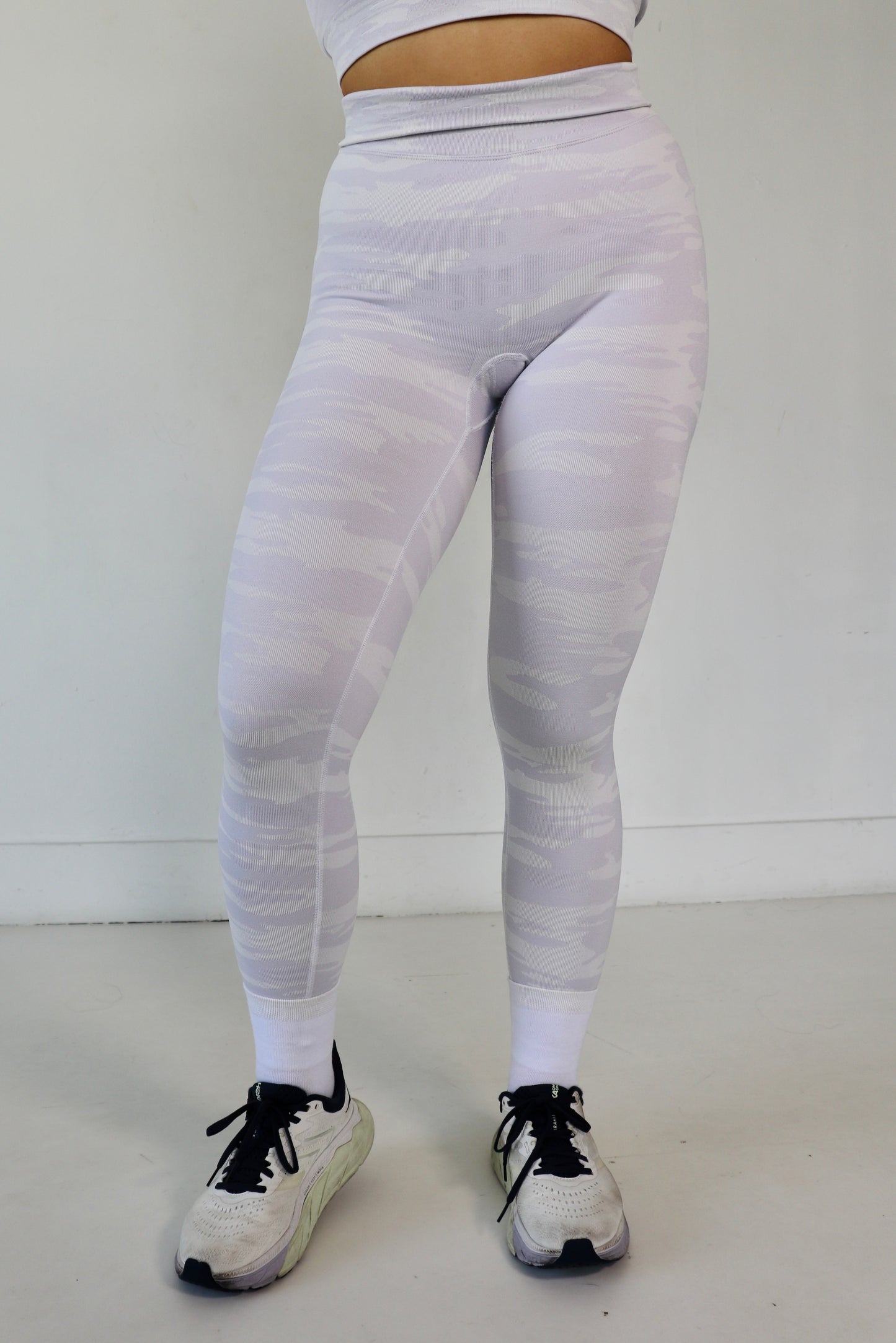 Keyhole Seamless Camo Leggings - Snow