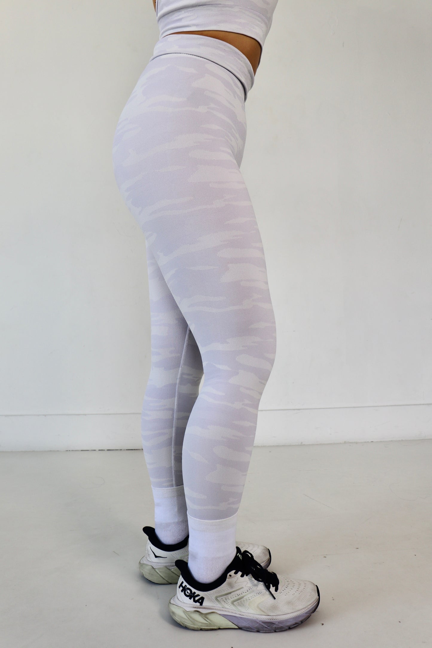 Keyhole Seamless Camo Leggings - Snow