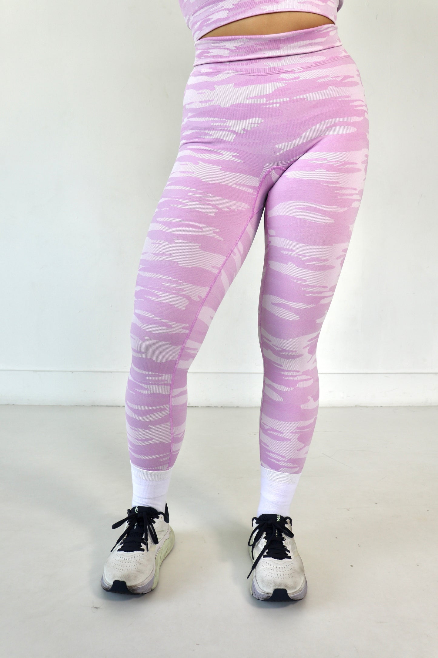 Keyhole Seamless Camo Leggings - Cherry Blossom