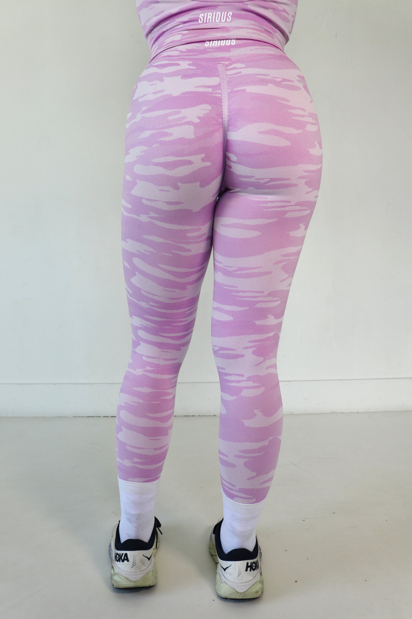 Keyhole Seamless Camo Leggings - Cherry Blossom