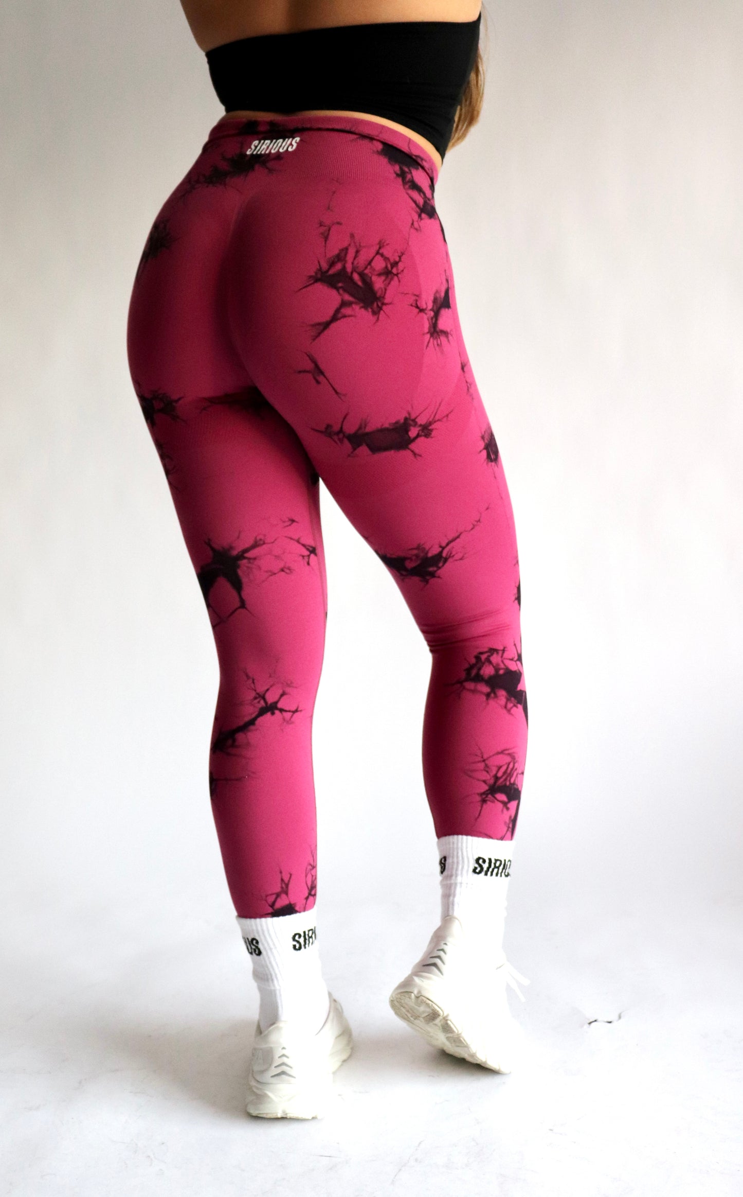 Inked Seamless Contour Leggings (Black Inked) - Cherry Wine