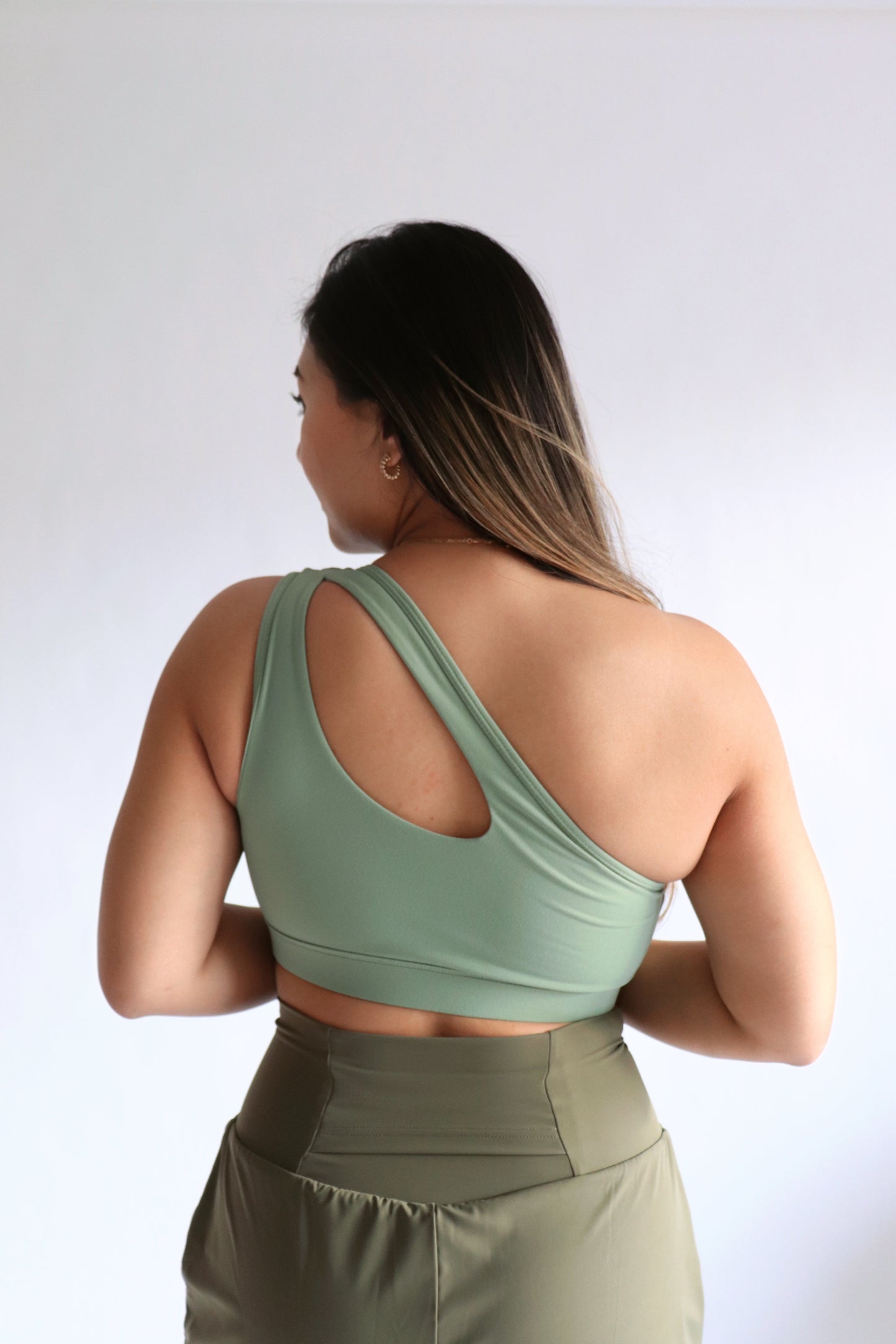 Marathoner Asymmetrical Sports Bra - Pistachio Green