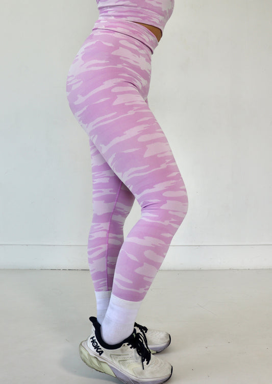 Keyhole Seamless Camo Leggings - Cherry Blossom